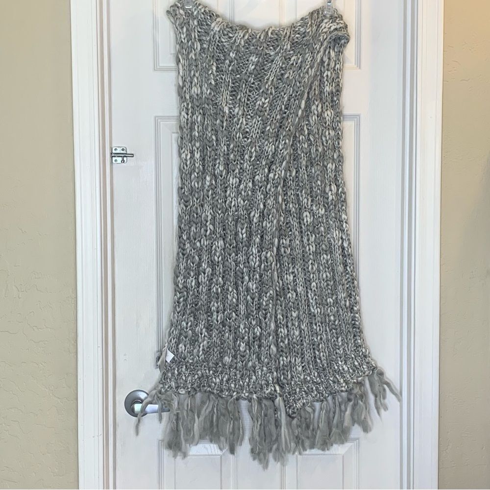 GAP Gray Chunky Knit Scarf
